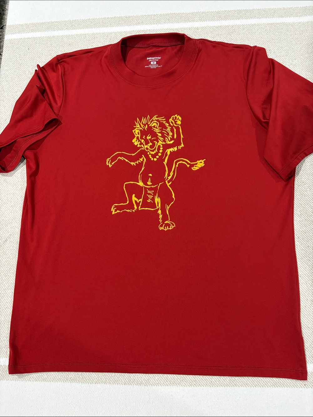 Patagonia Capilene  Medium Crew Neck Performance Tee Lion